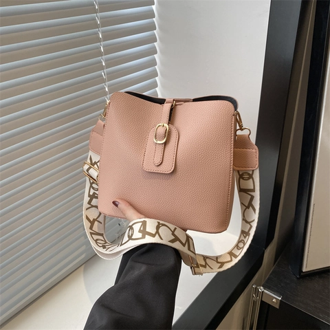 Bolso Cubo Mujer Cuero PU Patrón Litchi Correa Ancha Jacquard Impresión Letras Bolso Bandolera Moda Simple