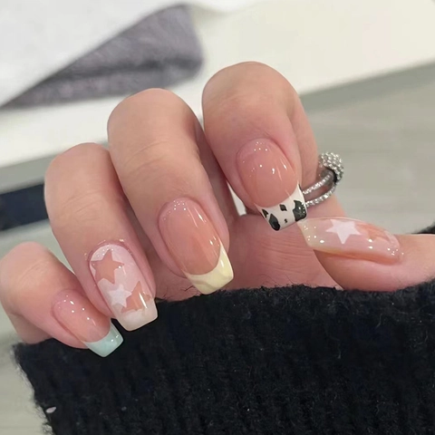 Unghie Finte French Press On Con Stampa Muccata E Stelle Forma Quadrata Corta Per Donne Manicure Dolce E Alla Moda