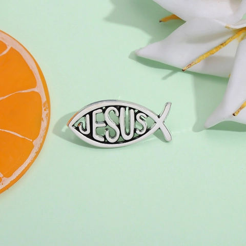 Spilla Pesce di Gesù Vintage in Lega Simbolo Religioso Ichthys Distintivo Lettera Traforata per Decorazione Abbigliamento Zaino