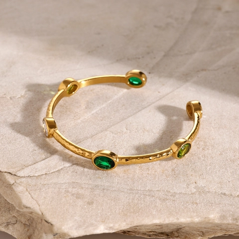 Bracciale Rigido Vintage in Acciaio Inossidabile Martellato per Donna Placcato Oro 18K Con Strass Verde Bianco Gioielli Regolabili