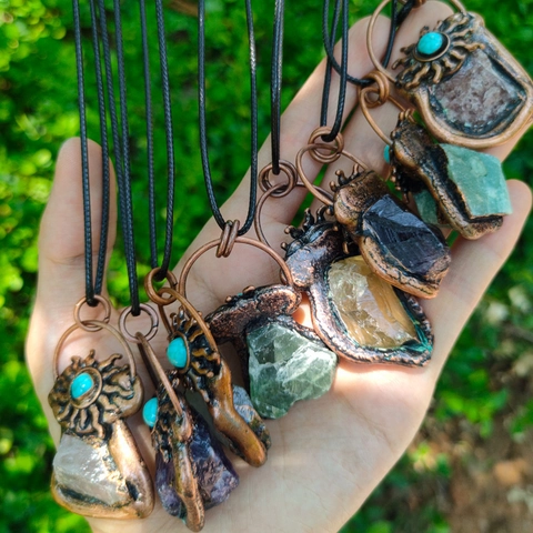 Vintage Naturkristall Stein Anhänger Halskette Kupferlegierung Sonnenmotiv Türkis Böhmischen Ethnischen Schmuck Frauen