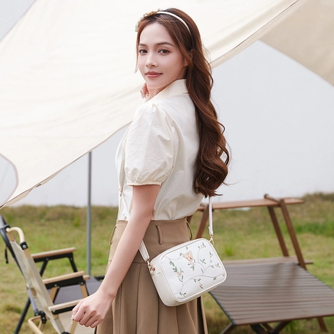 Floral Embroidered Crossbody Bag For Women PU Leather Camera Bag Butterfly Decoration Sweet Elegant Casual Purse