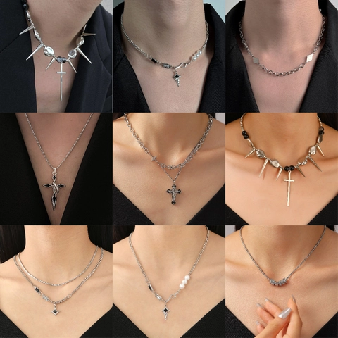 Collana con Pendente a Croce Rivetti Spuntoni in Acciaio Inossidabile Lega Punk Gothic per Uomo Donna Hip Hop Y2K Strass Perla Artificiale