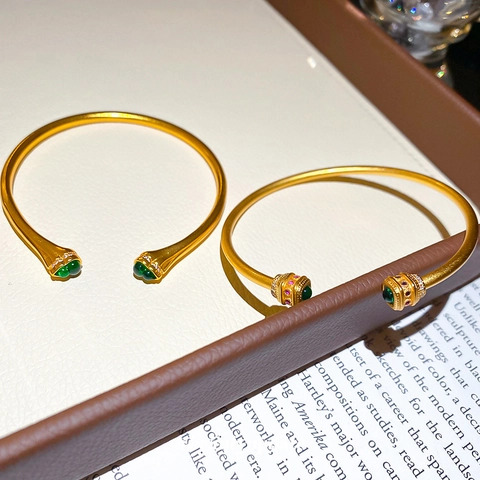 Retro Armreif Kupfer Zirkon Harz Smaragdgrün Herzform Verstellbar Offene Manschette Luxusschmuck Für Damen