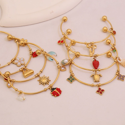 Bracciale Rigido In Acciaio Inossidabile Con Ciondoli Multi Elemento Gioielli Eleganti Placcati Oro Per Donne