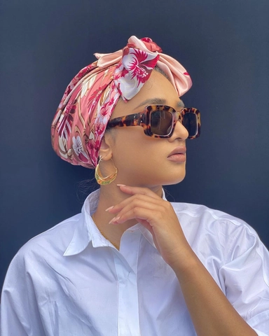 Foulard Quadrato in Satin Stampato da Donna Elegante Motivo Floreale con Cavallo Fascia per Capelli Avvolgente Vintage Moda Hijab