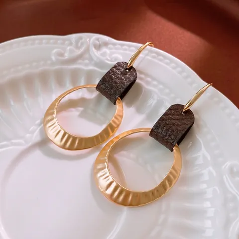 Boucles D'Oreilles Pendantes Créoles En Alliage Martelé Avec Pièce En Cuir Géométrique Pour Femmes Style Chic