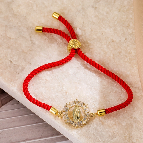 Bracciale Con Ciondolo Religioso Vergine Maria Rame Placcato Oro 18K Con Zircone Micro Pavè Corda Intrecciata Rossa Regolabile