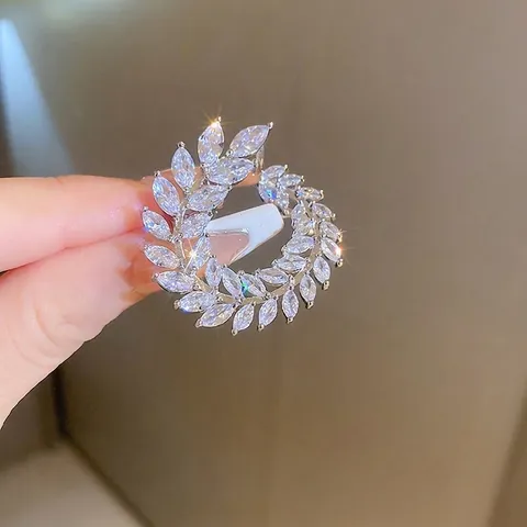 Elegante Spilla Corona Di Foglie In Zircone Marquise Rame Spilla Ramo Alloro Rotonda Per Donna Gioielli Accessorio