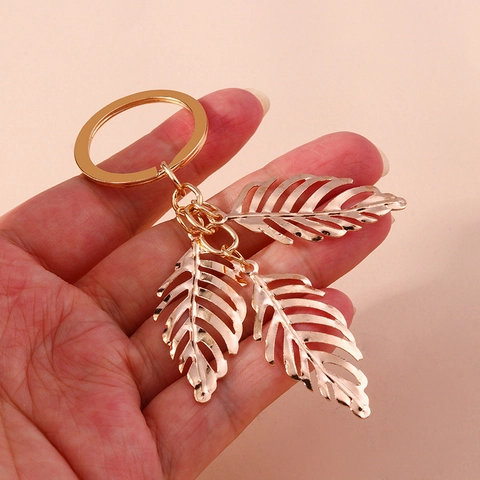 Porte-clés Créatif en Métal en Forme de Feuille Évidée Pendentif de Sac en Alliage Personnalisé pour Femmes Hommes Cadeau Décoratif