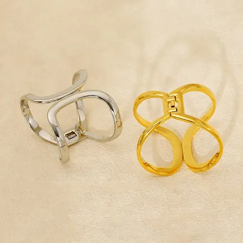 Geometrischer Hohler Armreif 18K Vergoldeter Edelstahl Minimalistischer Kühner Scharnieröffnung Modeschmuck