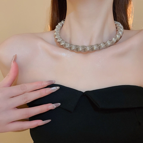 Dikke Choker Ketting Legering Metaal Gedraaide Spiraaltextuur Industriële Statement Sieraden Voor Vrouwen Verstelbaar
