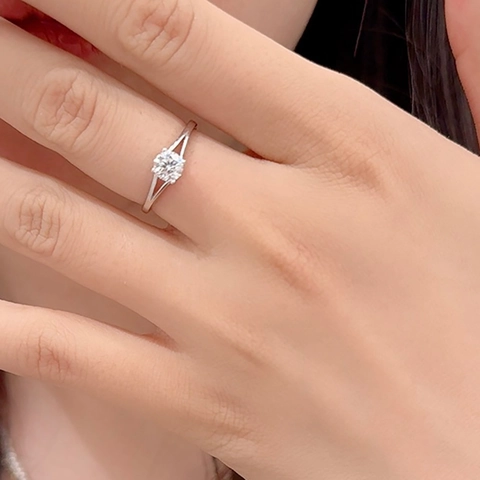 Anillo de Plata de Ley 925 con Moissanita para Mujer Geométrico Cuatro Garras Hueco Circonia Anillo de Boda Minimalista Joyería