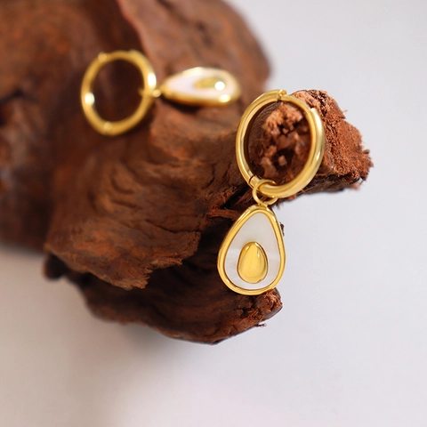 Avocado Vorm Druppel Oorringen Titanium Staal Witte Kunstparelmoer Ingelegd Geometrische Retro Mode Sieraden Voor Dames