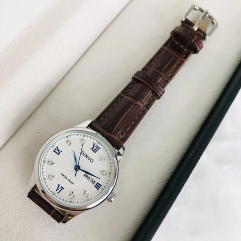 Elegant Dames Quartz Horloge Echt Lederen Band Datum En Week Weergave Waterdicht Blauwe Romeinse Cijfers Strass Wijzerplaat
