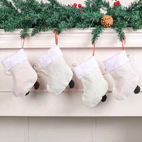 Mini Calcetines De Navidad Arpillera Peluche Adornos Colgantes Con Papá Noel Muñeco De Nieve Reno Oso Y Campana De Metal