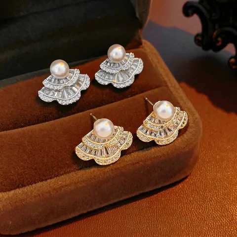 Pendientes En Forma De Abanico Con Perla Artificial De Imitación Y Circonita Con Poste De Plata Estilo Vintage De Lujo
