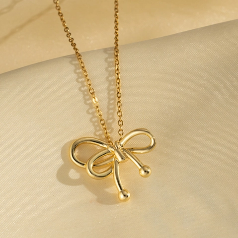 Collana Con Ciondolo A Fiocco Elegante Per Donna Acciaio Al Titanio Placcato Oro 18K Gioielli Minimalisti