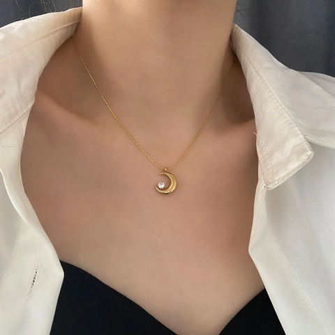 Titanium Stahl Mondsichel Anhänger Halskette Mit Zirkon Vergoldete Schlangenkette Minimalistischer Ins Stil Für Damen