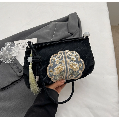 Sac à Épaule Brodé de Nouveau Style Chinois pour Femmes Sac Bandoulière Vintage Floral Gland Texture Satinée Sac à Main en Cuir PU