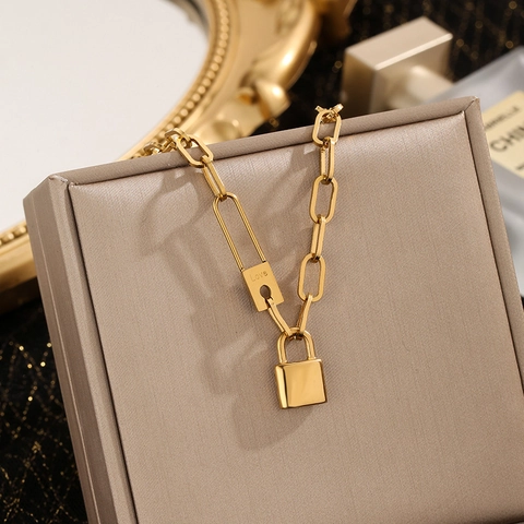 Titanium Steel Gold Padlock Pendant Necklace Women Paperclip Chain Vintage Minimalist Collarbone Jewelry Love Engraved