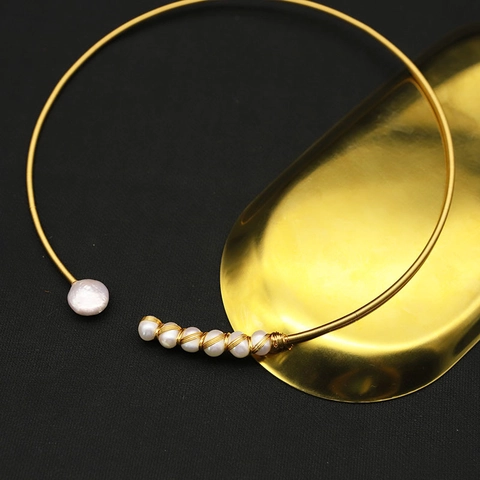 GLSEEVO Handgefertigter 18K Vergoldeter Halsreif aus Messing mit Natürlichen Süßwasserperlen für Damen Minimalistischer Eleganter Schmuck