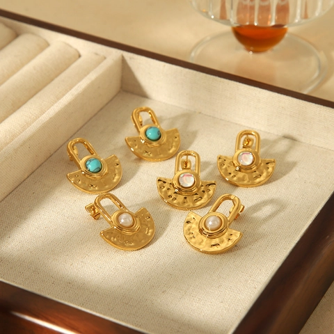 Vintage Stainless Steel Fan Shaped Hoop Earrings For Women Gold Plated Hammered Texture Turquoise Artificial Pearl Jewelry