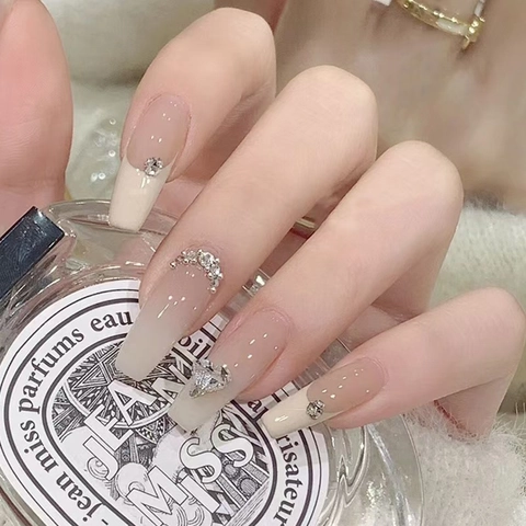 Unghie Finte Lunghe Forma Bara Sfumate Nude French Tip Con Cuore Di Strass Eleganti Unghie In Plastica ABS
