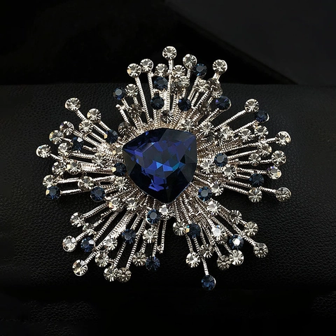 Vintage Luxury Emerald Green Crystal Flower Brooch For Women Alloy Full Rhinestone Radiant Corsage Pin For Wedding Banquet Fashion Jewelry