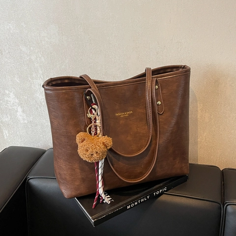 Large Capacity Tote Bag PU Leather Retro Commute Shoulder Handbag With Bear Pendant