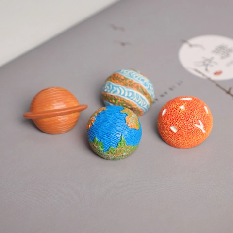 Creative Cartoon Space Planet Brooch Resin Sun Earth Moon Saturn Badge Pin For Backpack Clothes Decoration Accessories