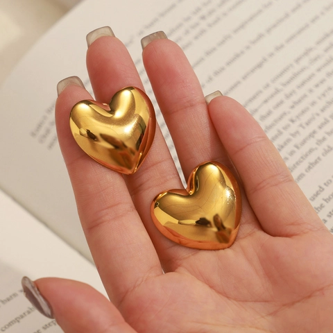 Boucles D'oreilles Puces Cœur Acier Inoxydable Titane Plaqué Or Minimaliste Élégant Mode Accessoires Pour Femmes