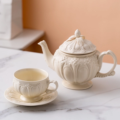 British Retro Court Style Embossed Ceramic Tea Kettle And Coffee Cup Saucer For Afternoon Tea Elegant Porcelain Home Cafe