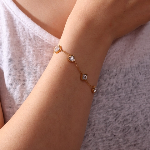 Elegantes Damen Vergoldetes Edelstahl Armband Mit Herz Und Quadratischem Zirkon Geometrischer Schmuck Accessoire