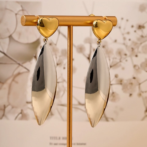 Tweekleurige Roestvrijstalen Hart Blad Hangoorbellen Voor Dames Mode Lichte Luxe Gemengd Metaal Gepolijste Geometrische Sieraden