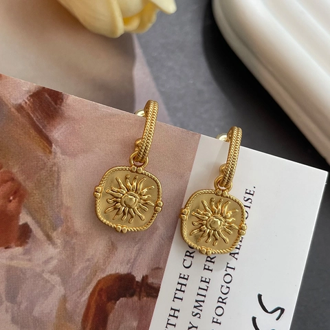 Orecchini a Goccia Pendenti Quadrati in Oro Opaco con Motivo a Sole Vintage Francese per Donna Eleganti Gioielli in Rame