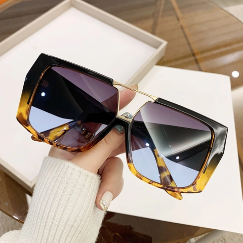 Occhiali Da Sole Quadrati Alla Moda Montatura Grande Doppio Ponte Protezione UV400 Lenti Sfumate Retro Metallo PC Unisex