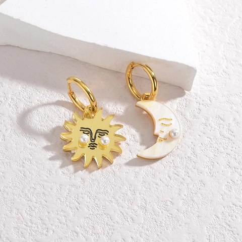 Orecchini Pendenti Asimmetrici Sole E Luna Acciaio Inossidabile Placcato Oro 14K Con Perla Artificial Gioielli Donna