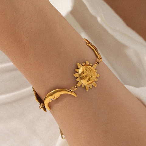 Pulsera Con Dijes De Sol Luna Y Estrella De Acero Inoxidable Chapado En Oro De 18K Joyería Rétro Para Mujer
