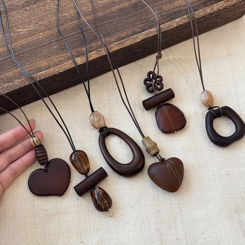 Collier Long Rétro Style Chinois Pendentif Bois Résine Cœur Géométrique Chaîne Pull Bohème Naturel Femmes