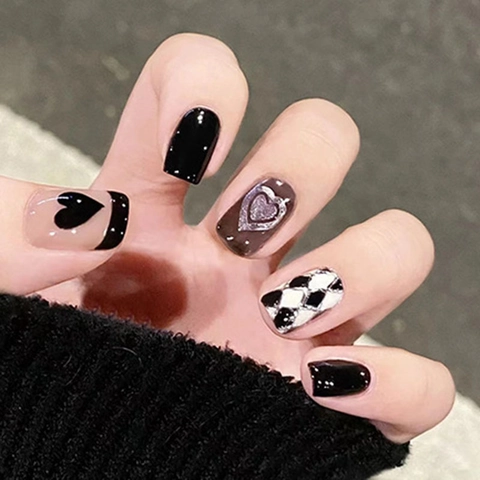 Checkerboard Heart Press On Nails Short Square Sweet Cool Style Detachable Glossy False Nails Full Cover Manicure For Women