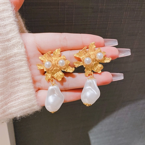 Pendientes de Botón Vintage Flor Dorada Perla Barroca Con Poste de Plata de Ley 925 Joyería de Perlas Artificiales para Mujer