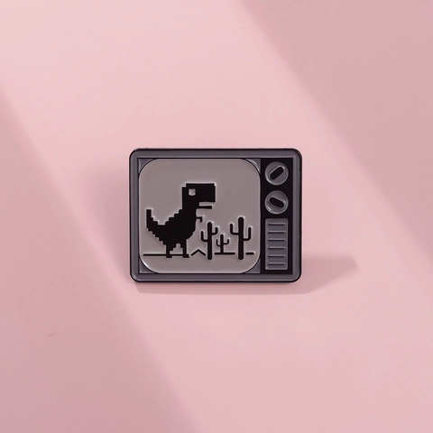 Spilla In Smalto TV Retrò Pin Da Risvolto Dinosauro Pixel Lega Di Zinco Distintivo Da Gioco Vintage Gioielli Creativi