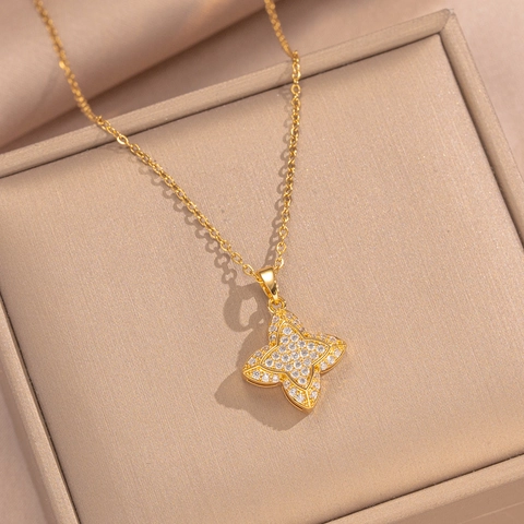 Elegante Collana Con Pendente A Fiore A Quattro Foglie In Rame Con Zirconia Cubica Placcata Oro 18K Gioielli Da Donna
