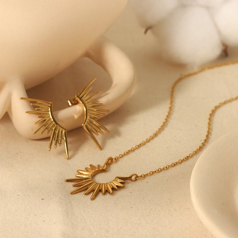 Gioielli Raggi Di Sole Acciaio Inossidabile Placcato Oro 18K Collana Pendente Sole Radiante E Orecchini Chic Per Donne Moda