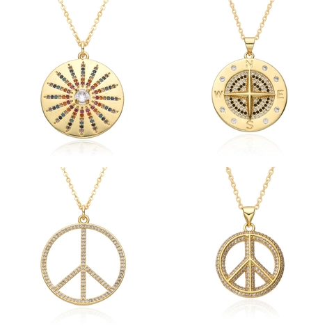 Collana con Pendente Hip Hop in Rame Pavé di Strass Rotonda Bussola Segno di Pace Design Sunburst per Gioielli da Donna