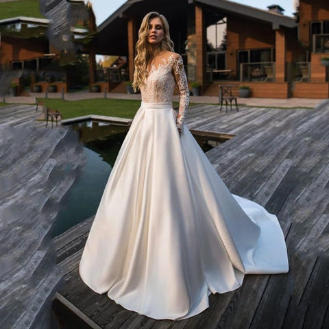 Elegantes Langärmliges Hochzeitskleid Aus Spitze Und Satin A-Linie Brautkleid Mit Langer Schleppe Rückenknöpfe Elfenbein
