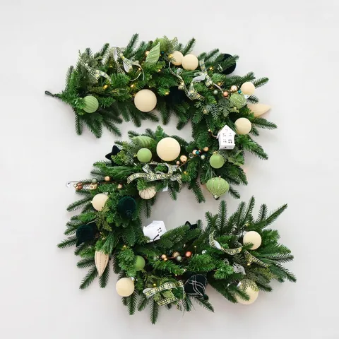 Guirlande De Noël Feuilles De Cyprès De Pin Artificielles Avec Lumières LED Boules Décoratives Ornements Pour Porte Manteau Escaliers Style Nordique