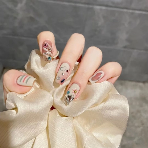 Handmade Press On Nails Creamy White Plaid Heart Rhinestone Long Square Artificial Fake Nails Sweet Style