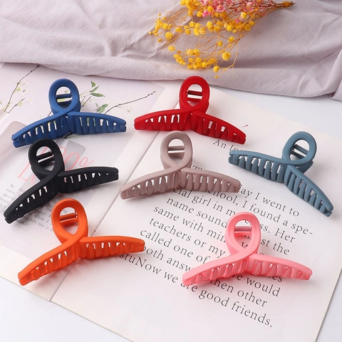 Large Hair Claw Clip Matte Plastic Cross Twist Design Strong Hold Elegant Hairpin Accessory For Women Girls